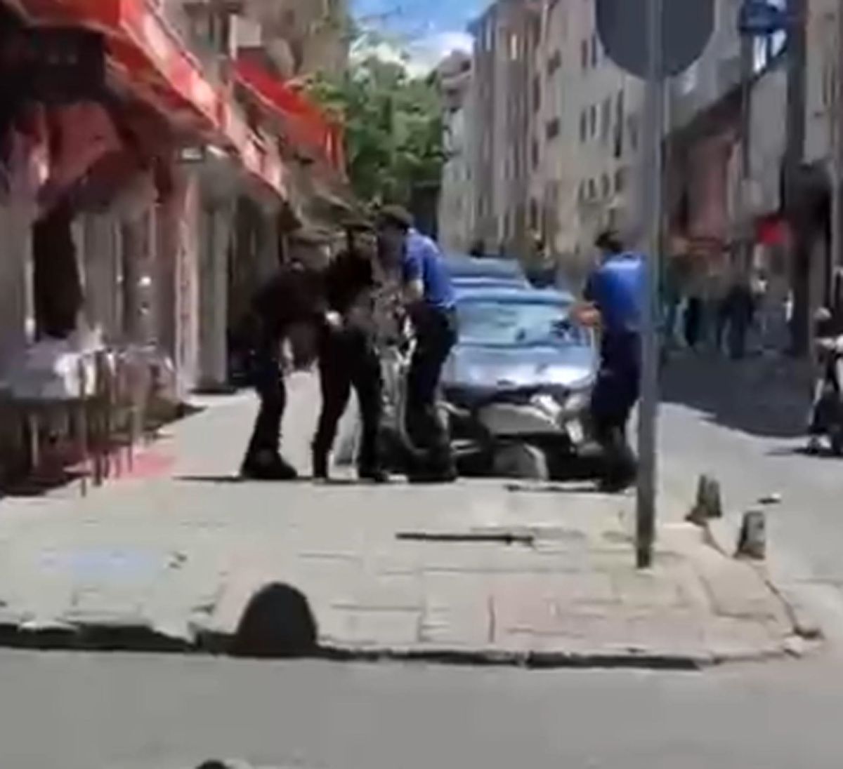 Çorlu'da polis şehit eden saldırganın yakalanma anı kamerada