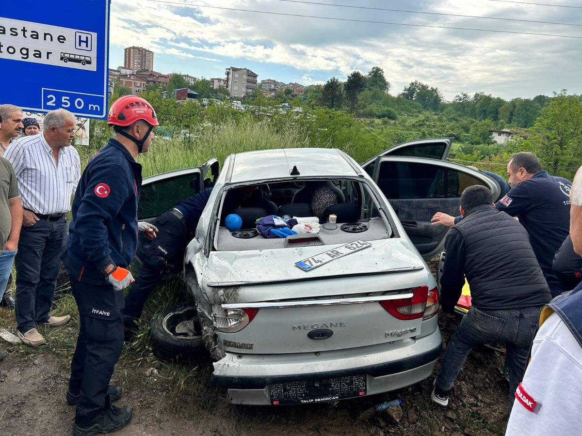 Zonguldak'ta TIR otomobile çarptı: 5 yaralı