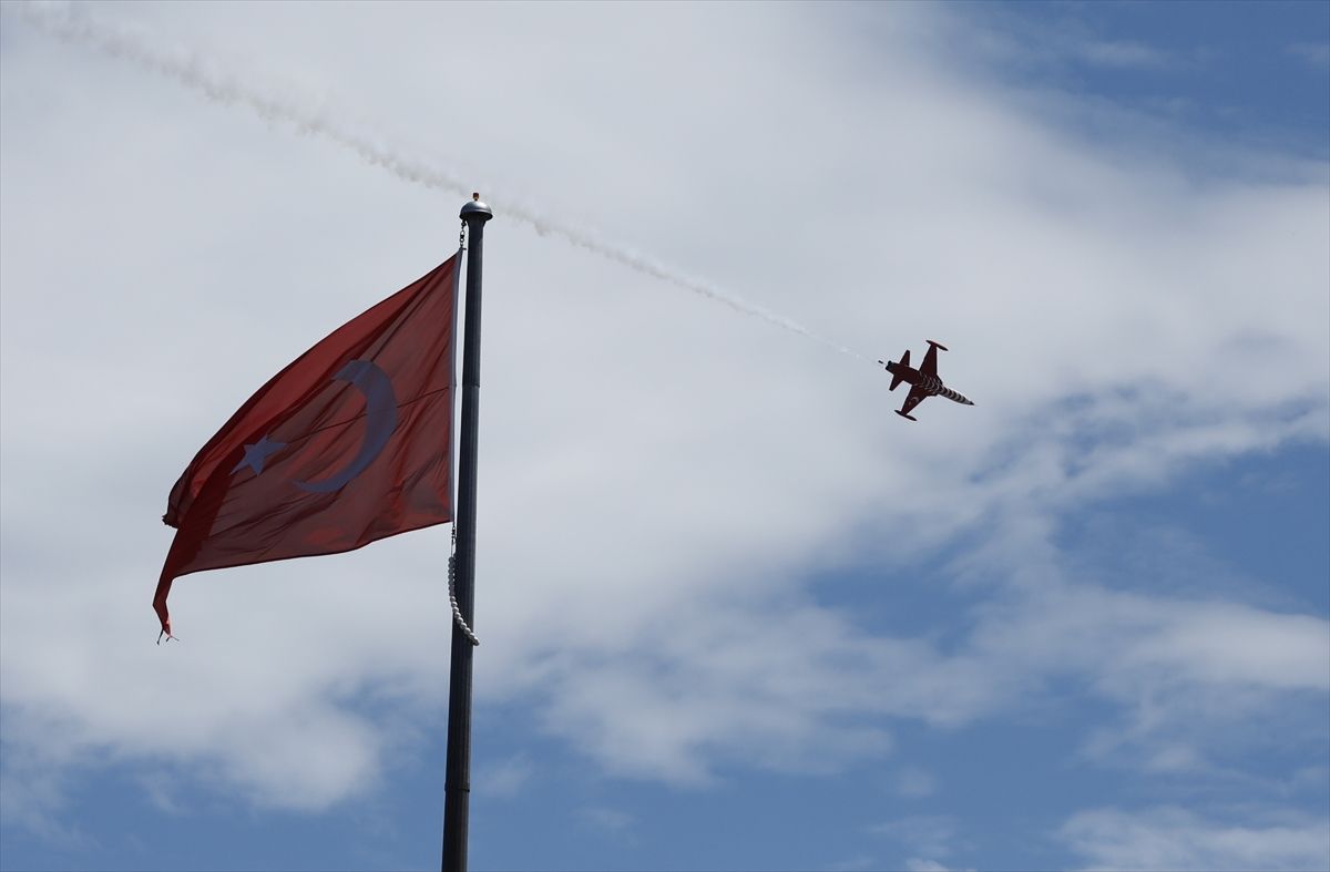 Türk Yıldızları Samsun'da prova uçuşu yaptı