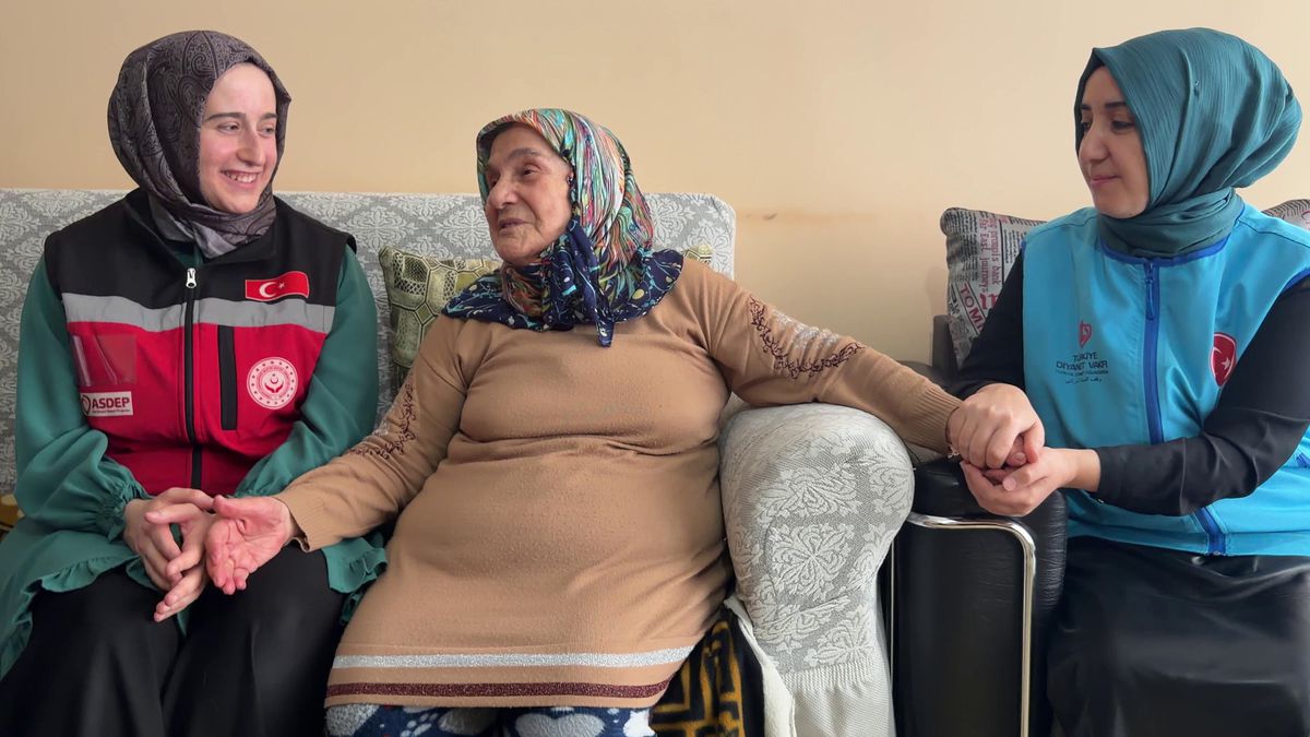 Erzurum'da yaşlılar 'vefa' ziyaretiyle mutlu oldu