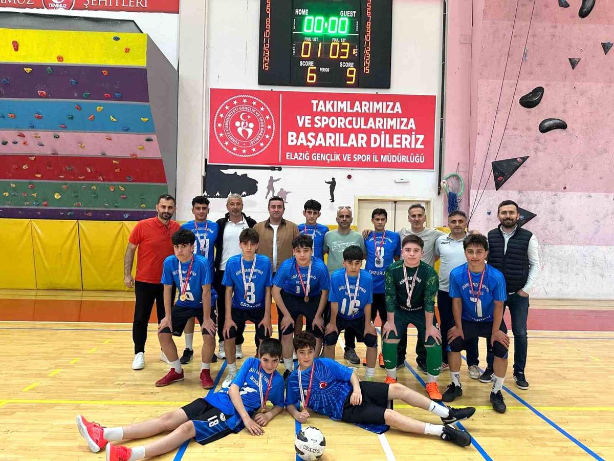 Ahmet Hamdi Tanpınar ortaokulunun futsal başarısı
