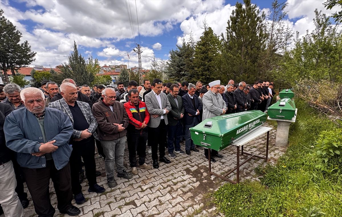 Aksaray'da temizlik için girdikleri kuyuda ölen 2'si kardeş 3 kişinin cenazesi toprağa verildi