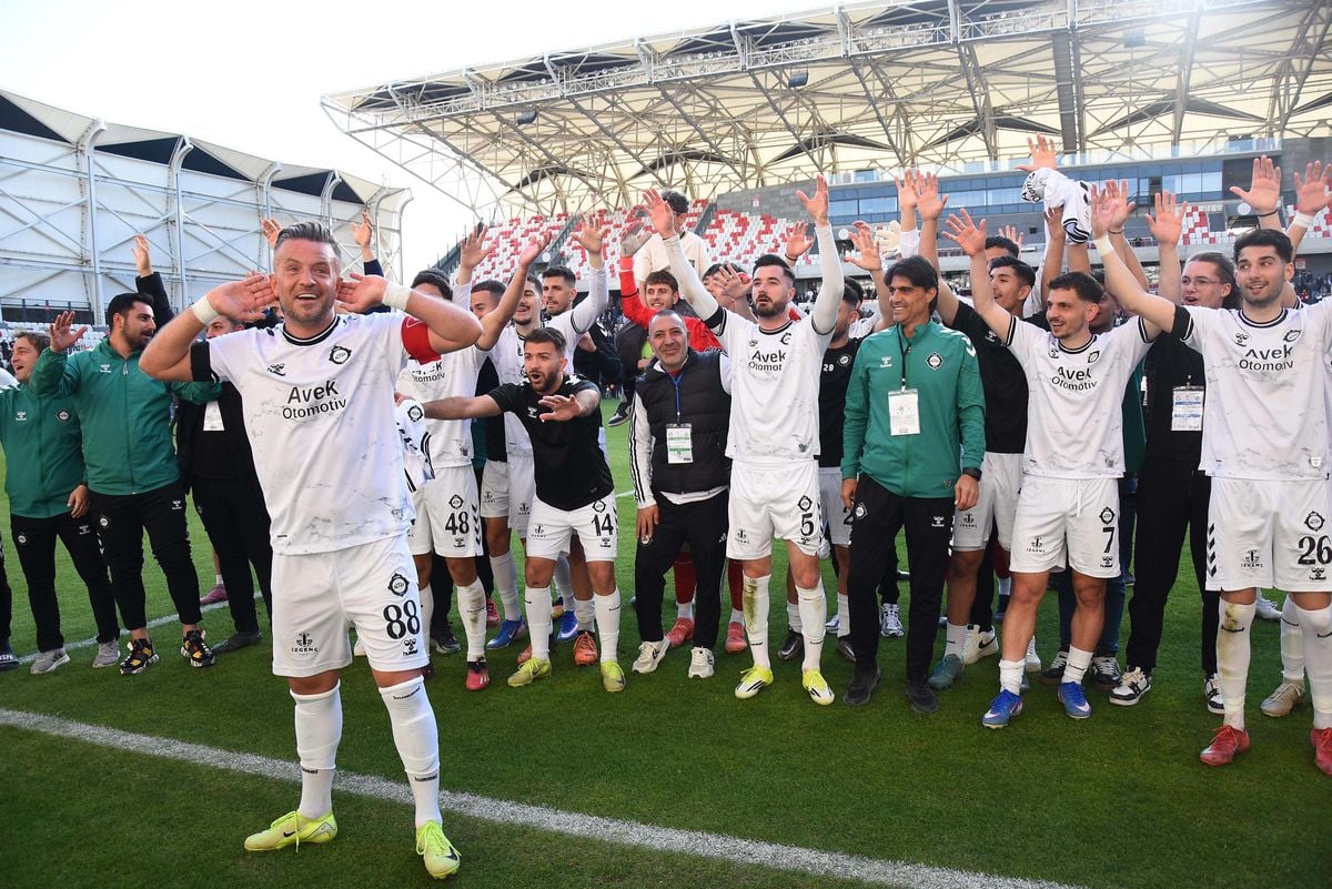 Altay'da Futbolculara Galibiyet Primi Ödenmedi