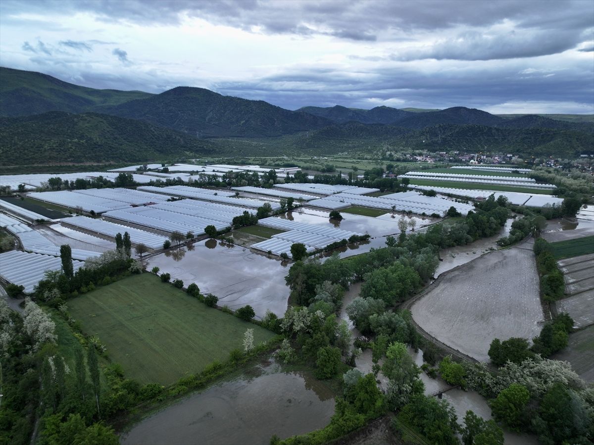 Amasya'da su altında kalan tarım arazileri dronla görüntülendi