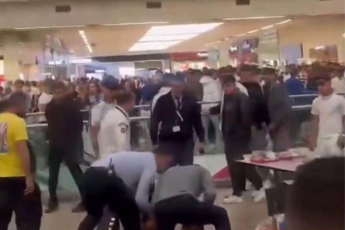 Ankara’da AVM’nin yemek katındaki bıçaklı kavga korku dolu anlar yaşattı