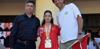 Nehir Özcan'a coşkulu karşılama