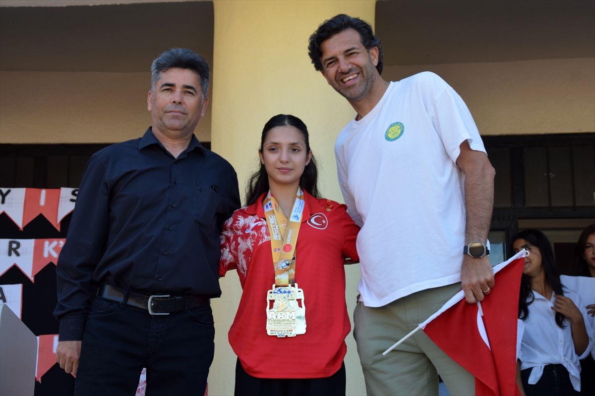 Nehir Özcan'a coşkulu karşılama