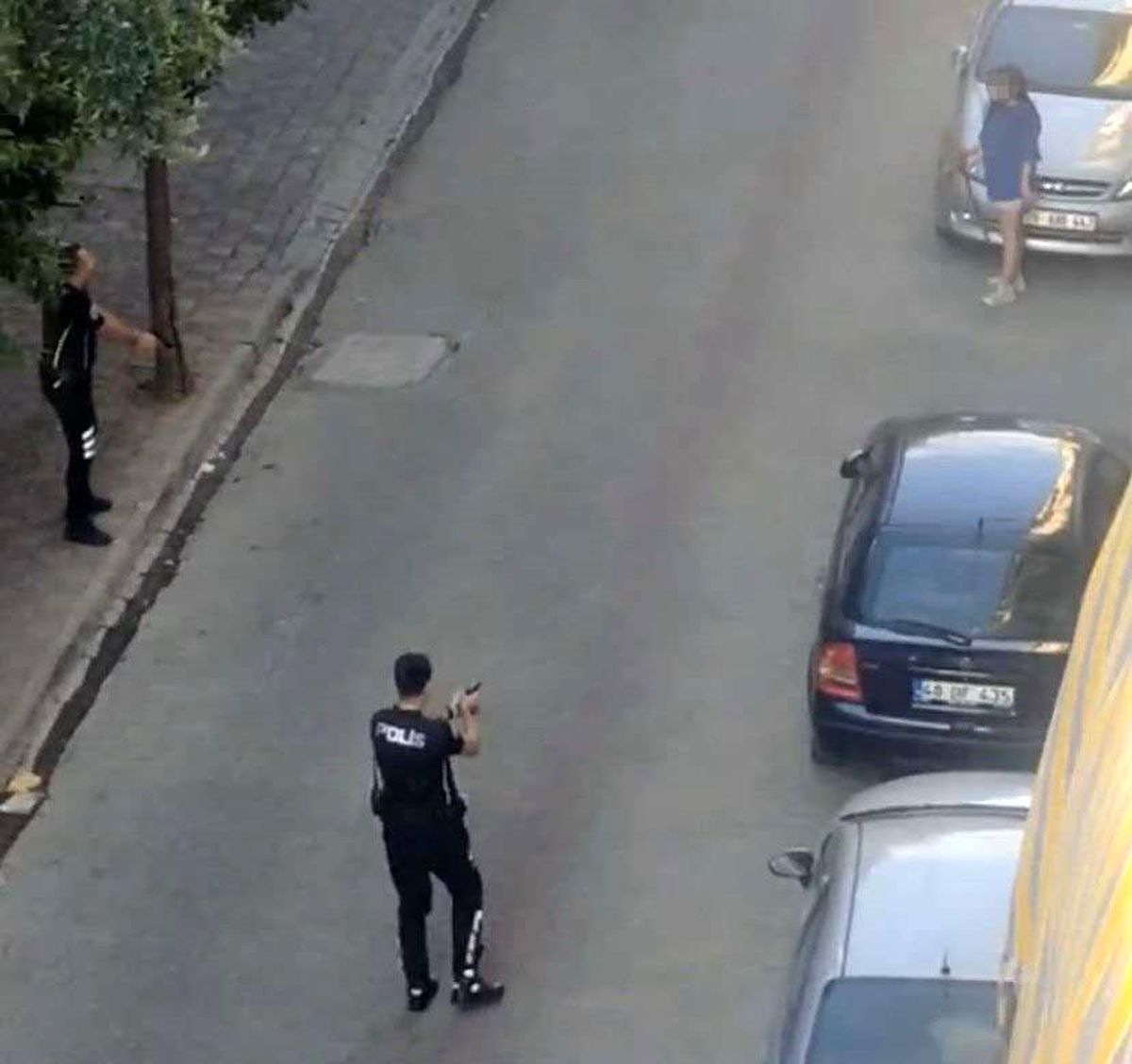 Aydın'da samuray kılıcıyla sokağa çıkan genç kız dehşet saçtı