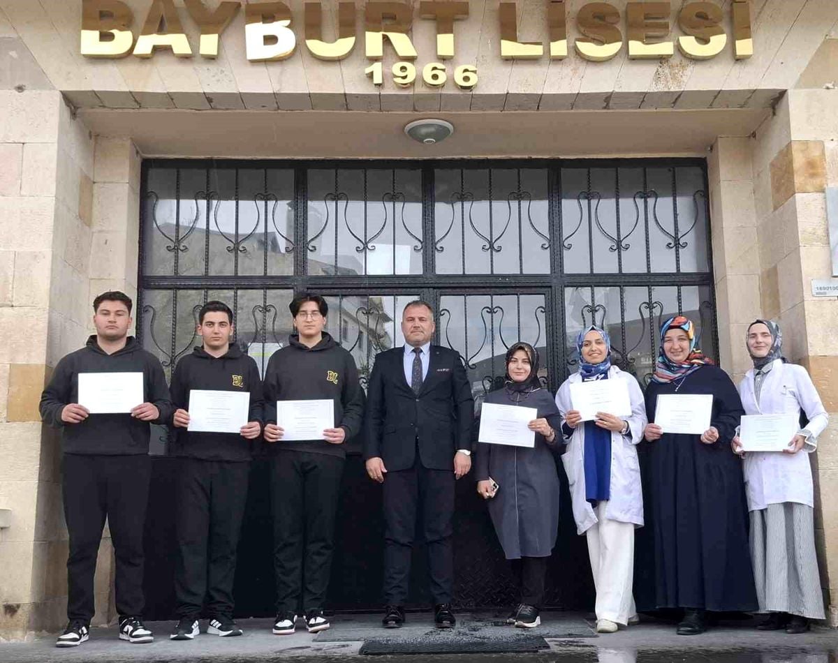 Bayburt Lisesinin Erasmus kafilesi İtalya'dan döndü