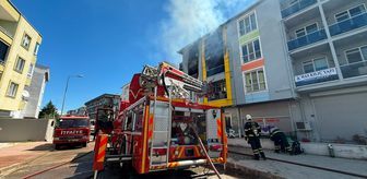 Çanakkale'de 3 katlı apartmanda çıkan yangın söndürüldü