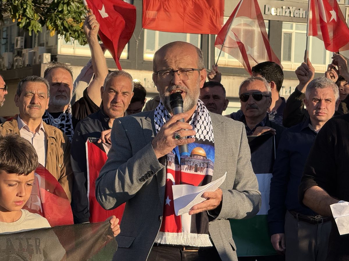 Çanakkale'de İsrail'in Küresel Sumud Filosu'na saldırısına tepki gösterildi