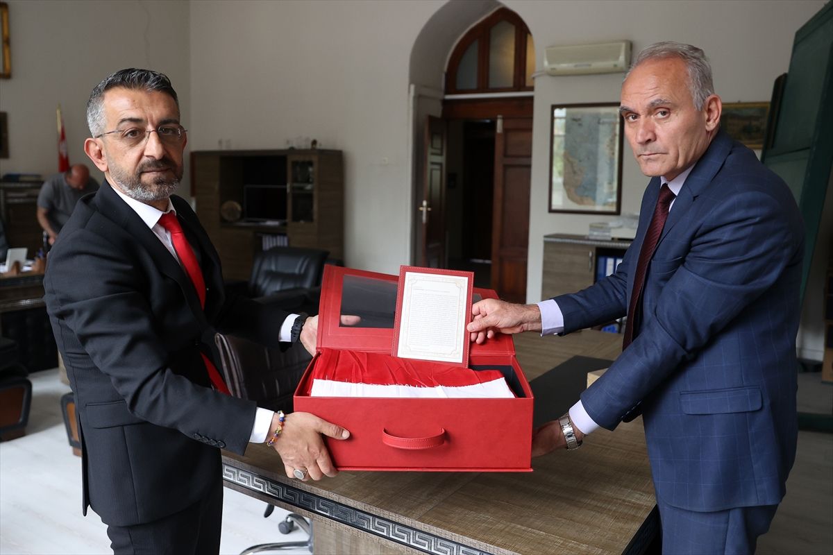 Şahindere Şehitliği Bayrağı Tarihi Konya Lisesi'nde