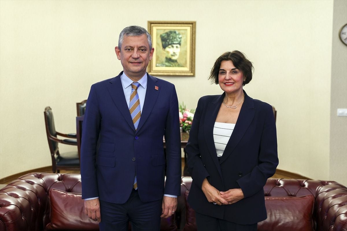 CHP Genel Başkanı Özel, Avrupa Yeşil Partisi Eş Genel Başkanı Tsetsi ile görüştü