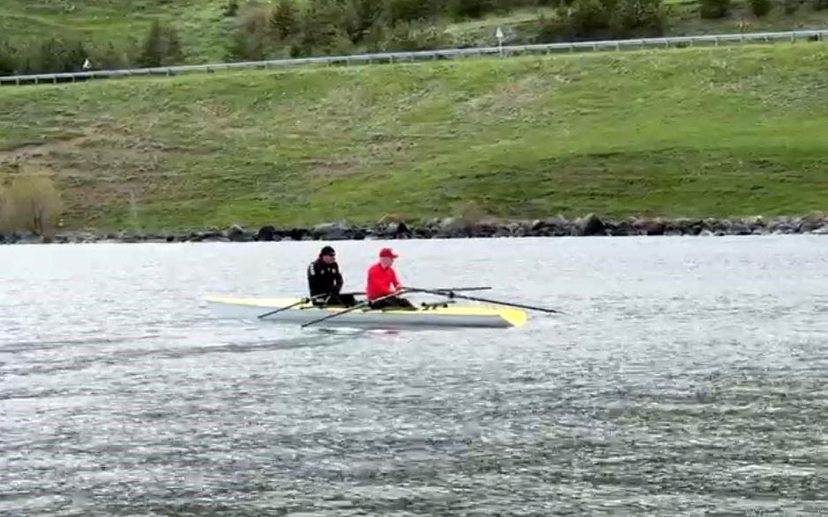 Çıldır Gölü'nde yelken ve kürek heyecanı yaşandı