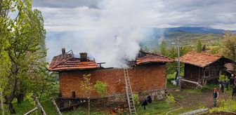 Çorum'da yangın çıkan ev kullanılamaz hale geldi