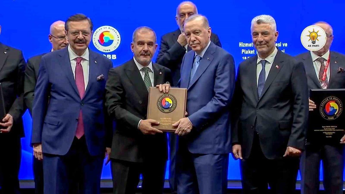 Cumhurbaşkanı Erdoğan'dan Başkan Alan'a Hizmet Şeref Belgesi
