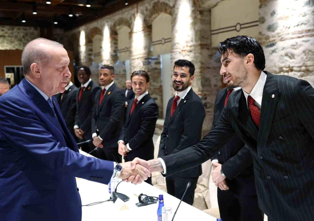 Cumhurbaşkanı Erdoğan, Galatasaray Futbol Takımı oyuncularını ve teknik heyetini kabul etti