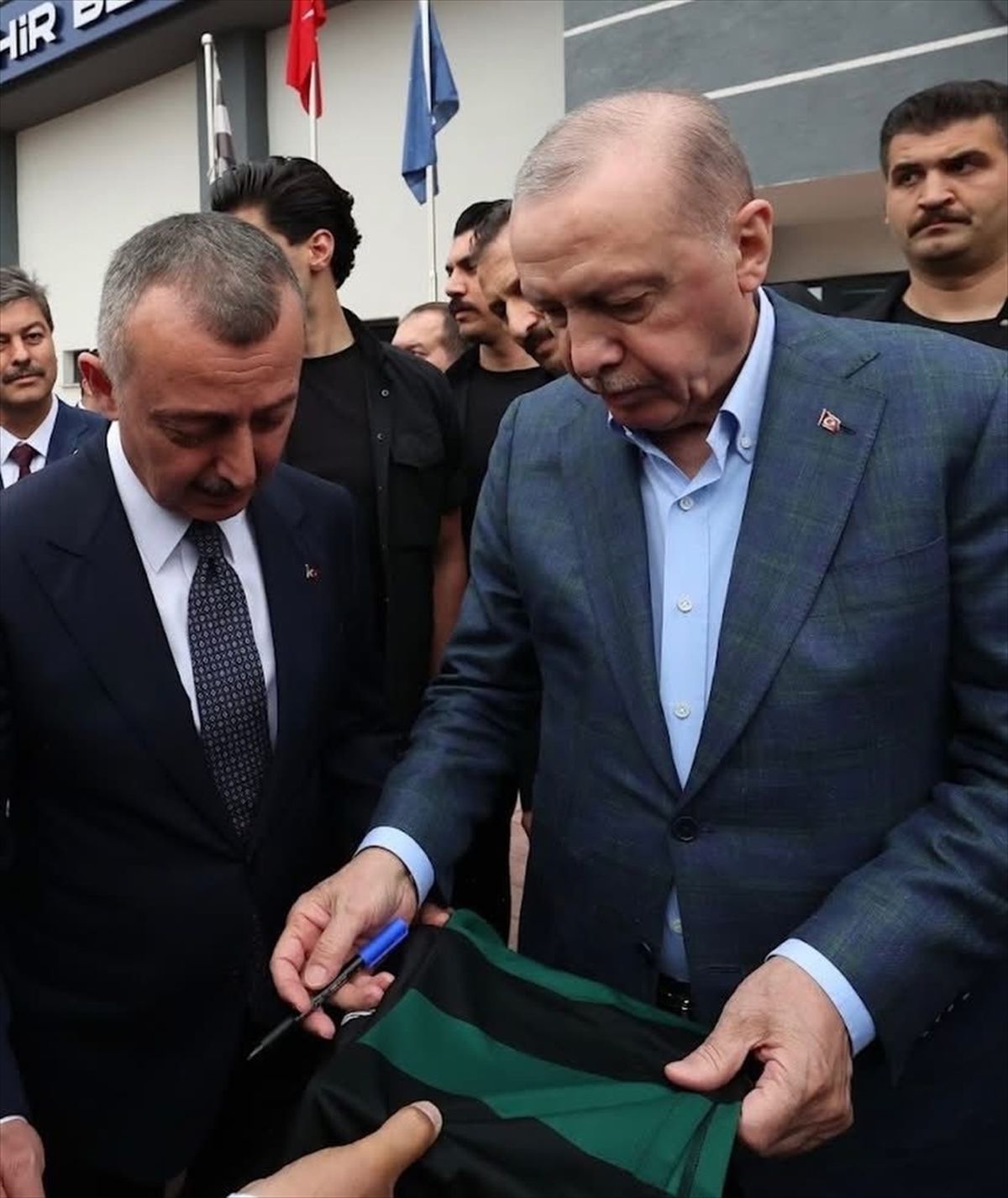 Cumhurbaşkanı Erdoğan, Kocaelispor Müzesi için forma imzaladı