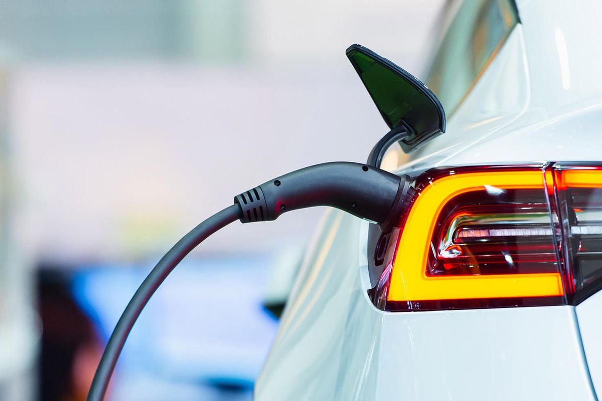 Evinde onaysız araç şarj eden doktora 840 bin liralık 'kaçak elektrik' cezası