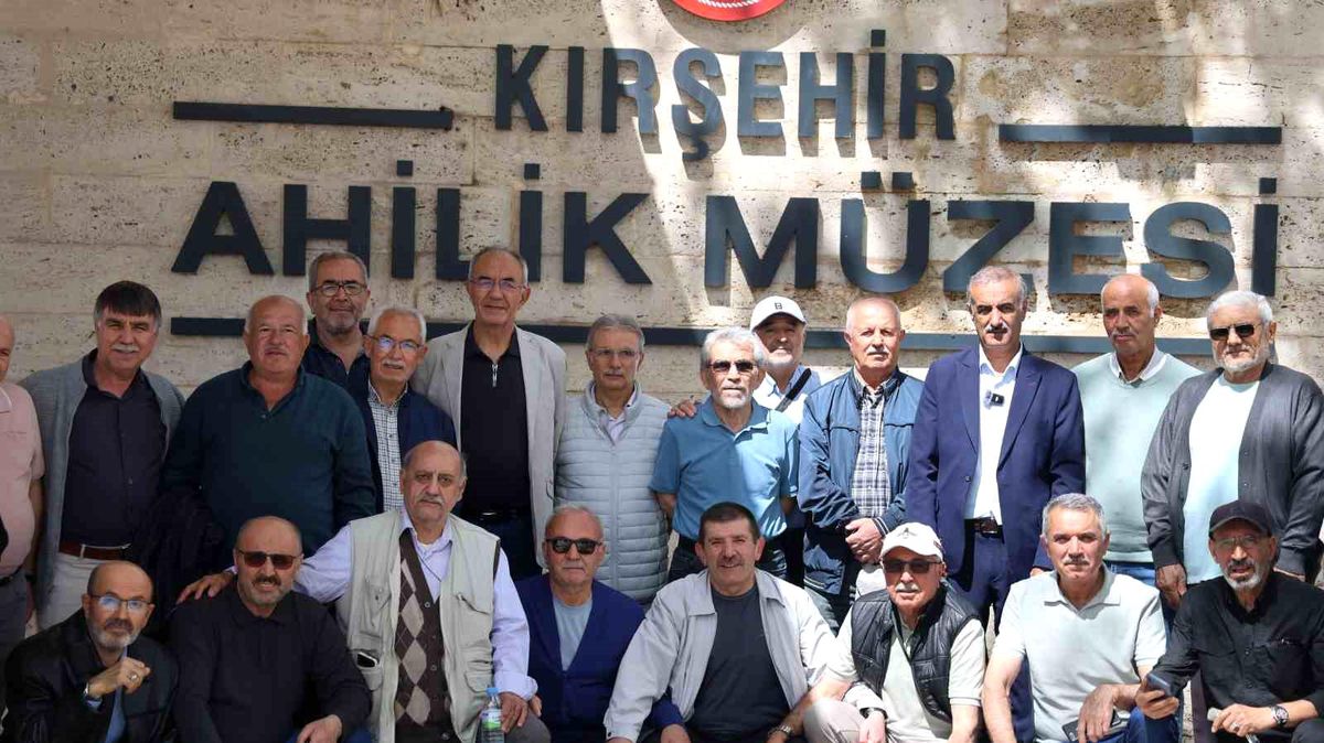 ERÜ İlahiyat Fakültesi 1985 mezunları Kırşehir'de buluştu