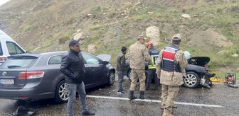 Erzurum'da 2 otomobilin çarpıştığı kazada biri ağır 5 kişi yaralandı