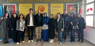 GİBTÜ öğrencileri görme engellilere rehberlik yaptı