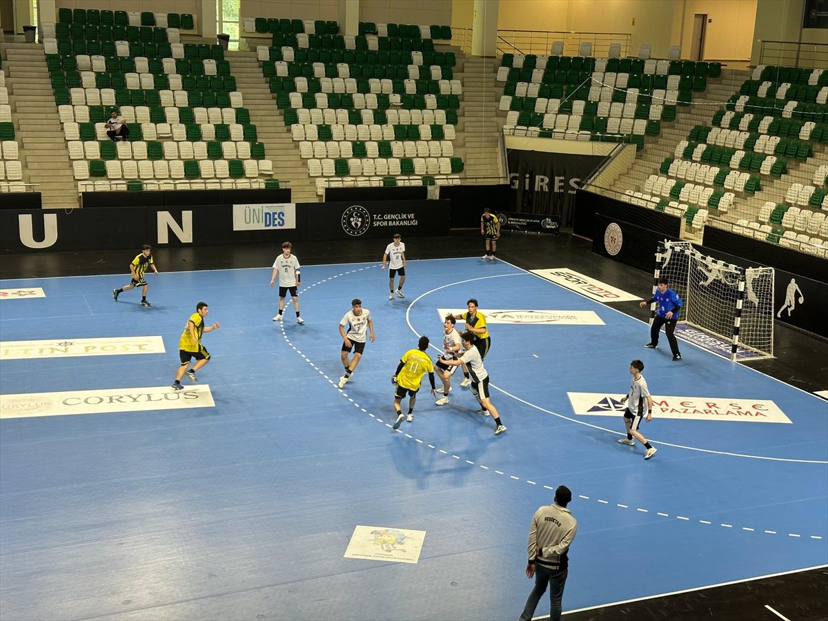 Giresun'da Yeşilay Genç Erkekler Hentbol Türkiye Şampiyonası başladı