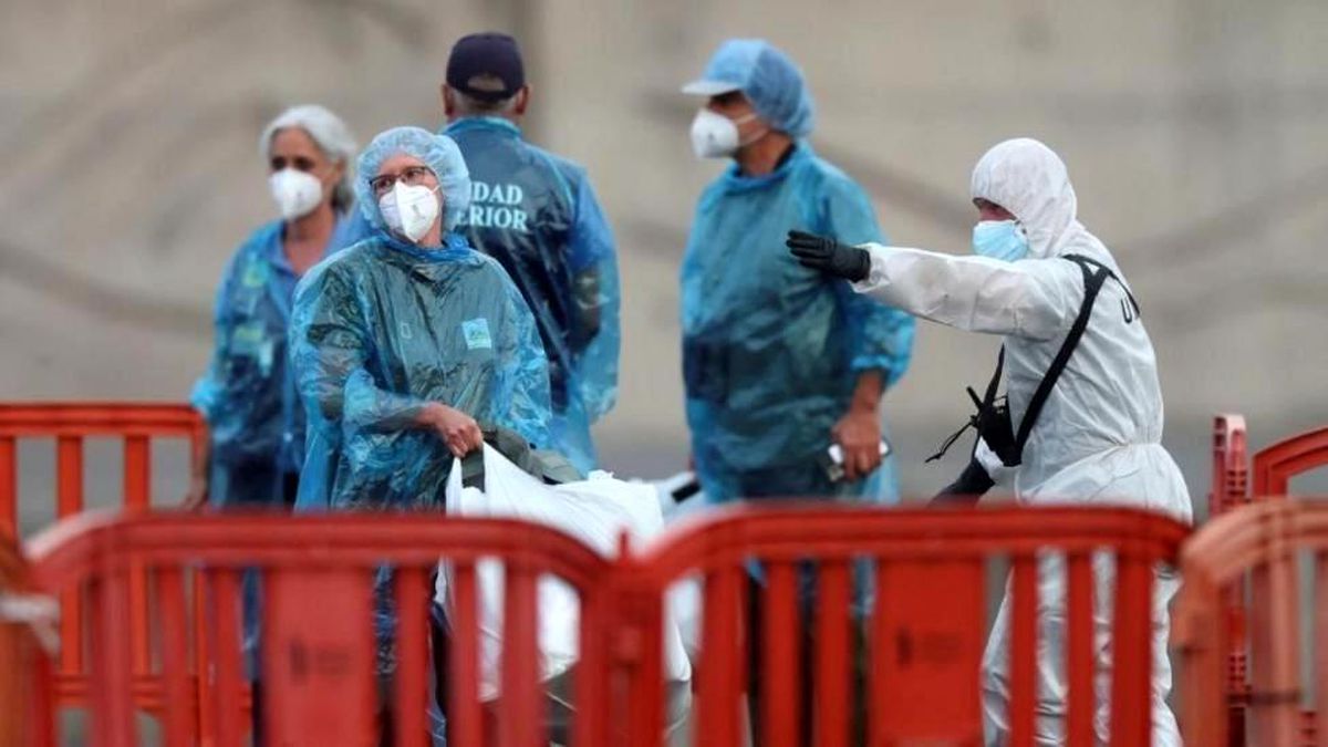 İspanya hantavirüs bulaşan gemiden yolcuları tahliye etmeye başladı