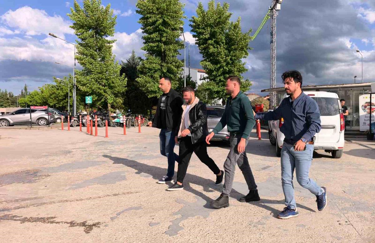 İnegöl'de enseden bıçaklayan şüpheli ile ağabeyi yakalandı