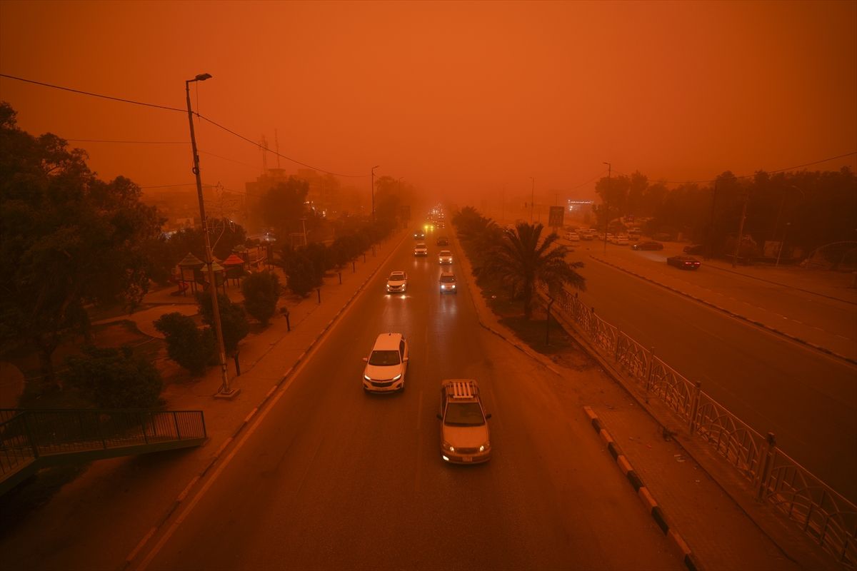 Irak'ın Necef kentinde kum fırtınası etkili oldu