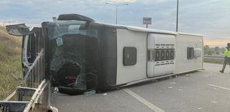 İstanbul-İzmir Otoyolu'nda devrilen yolcu otobüsündeki 25 kişi yaralandı