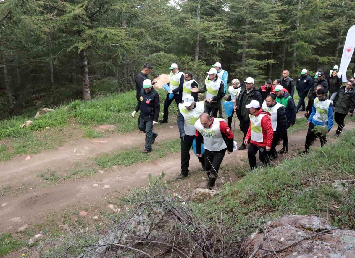 Kayseri protokolü yangınlara karşı ormanda temizlik yaptı