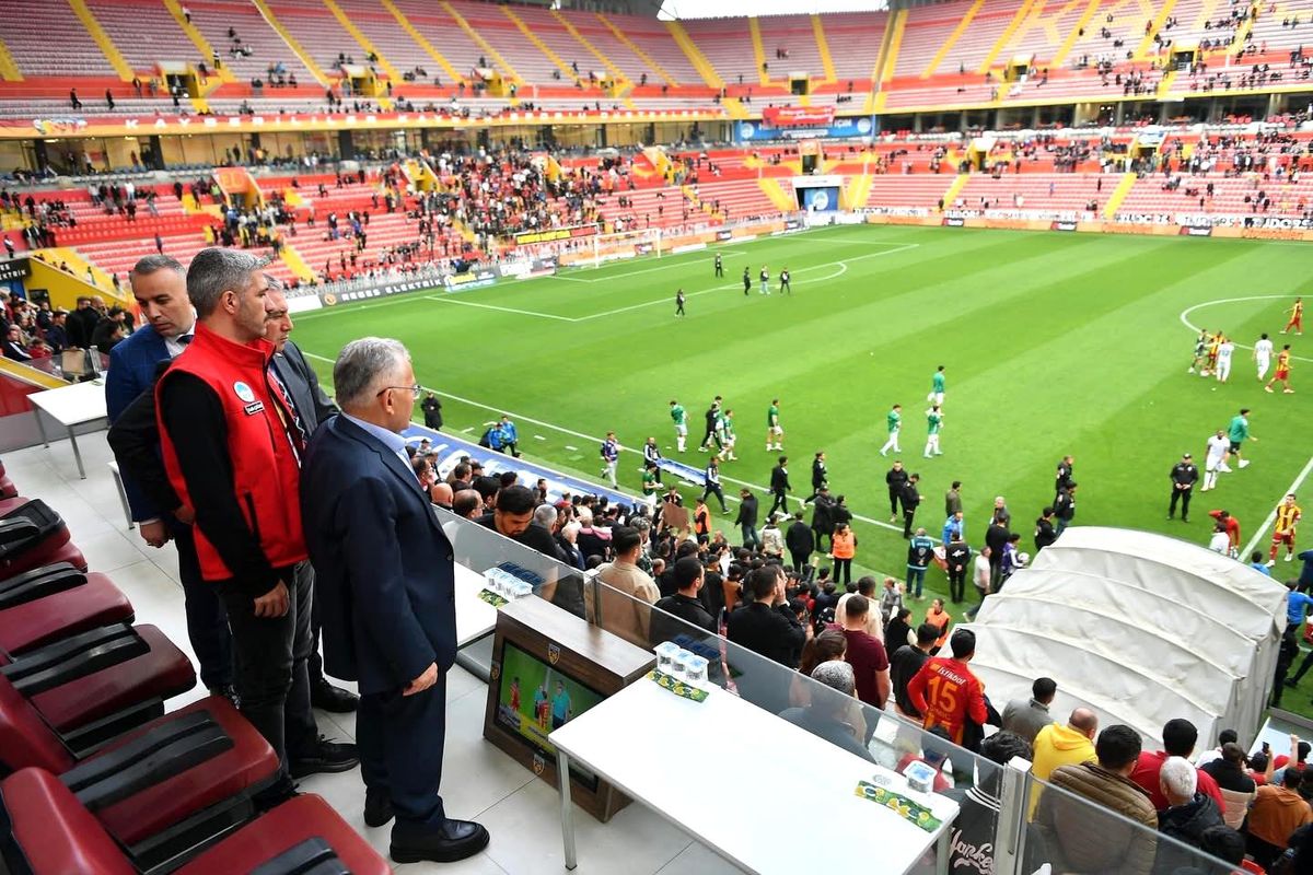 Kayserispor Onursal Başkanı Büyükkılıç: "Kayserispor bu şehrin değeridir"