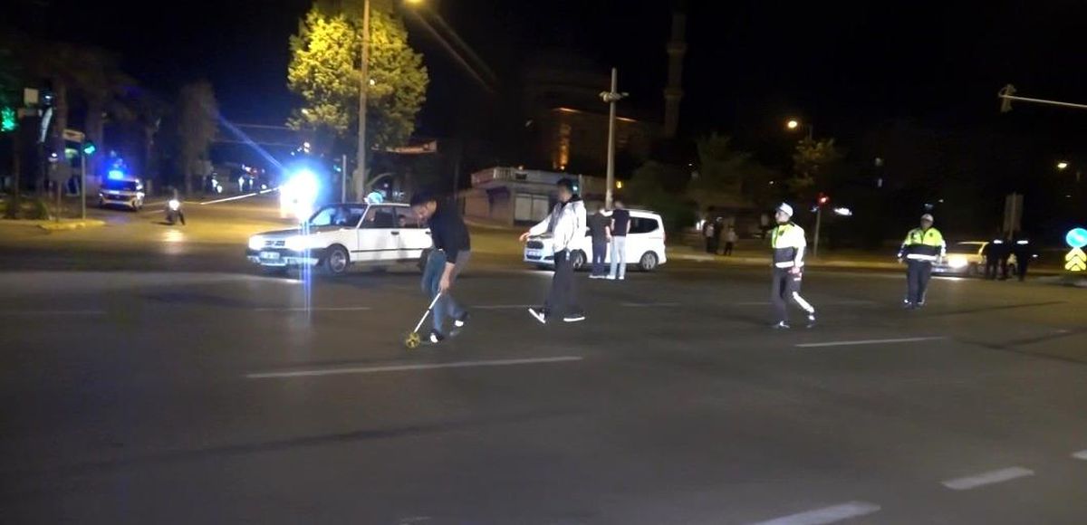 Kilis'te feci kaza: Tır ile çarpışan motosikletteki 2 kişi ağır yaralandı