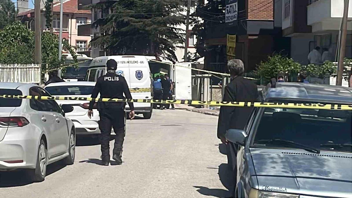 Konya'da anne ve babasını öldüren zanlı tutuklandı