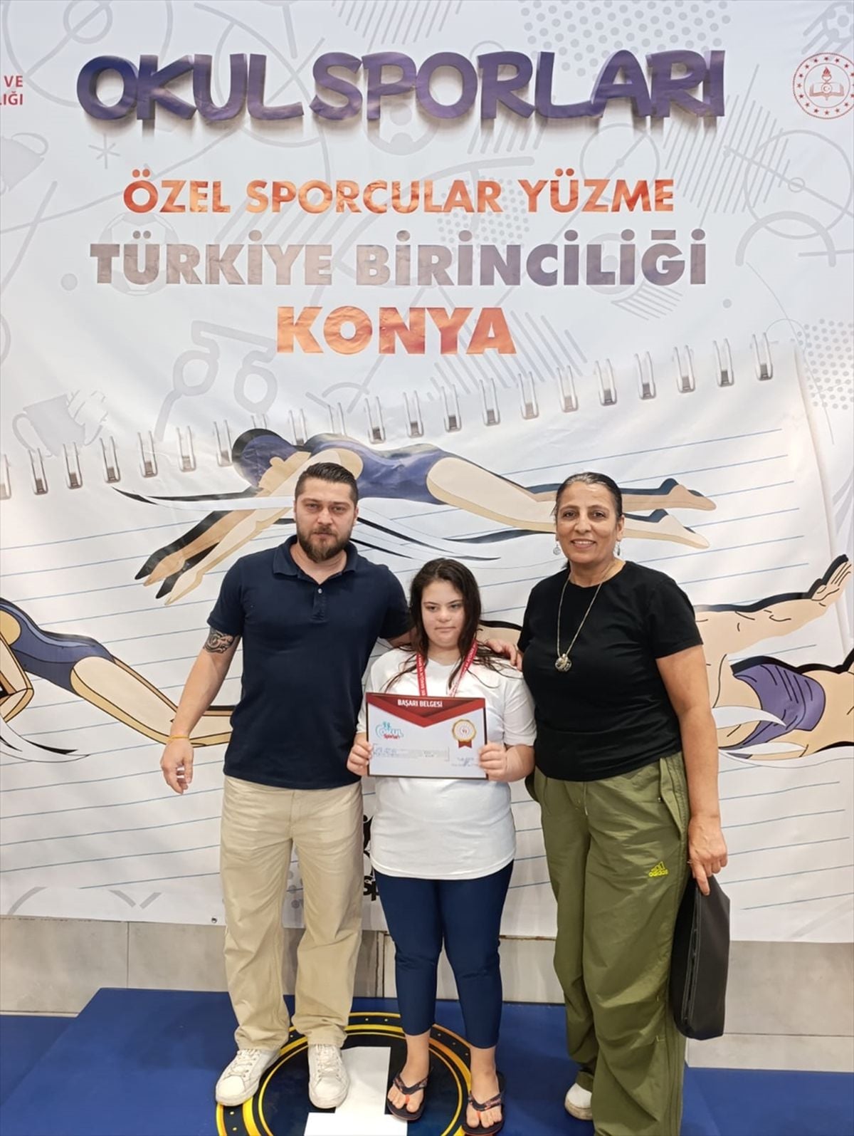 Lösemiyi yenen down sendromlu yüzücü Masal, "Okul Sporları" müsabakalarında birinci oldu