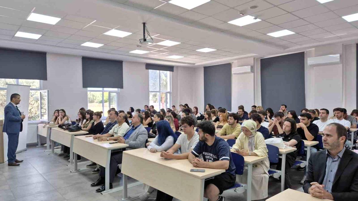 Milas Veteriner Fakültesi'nde 'Ailem benim her şeyim' paneli