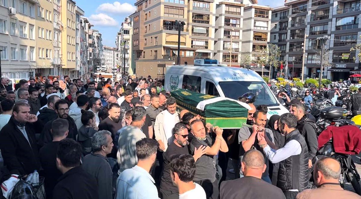 Motosiklet kazasında hayatını kaybeden sanatçı son yolculuğuna uğurlandı