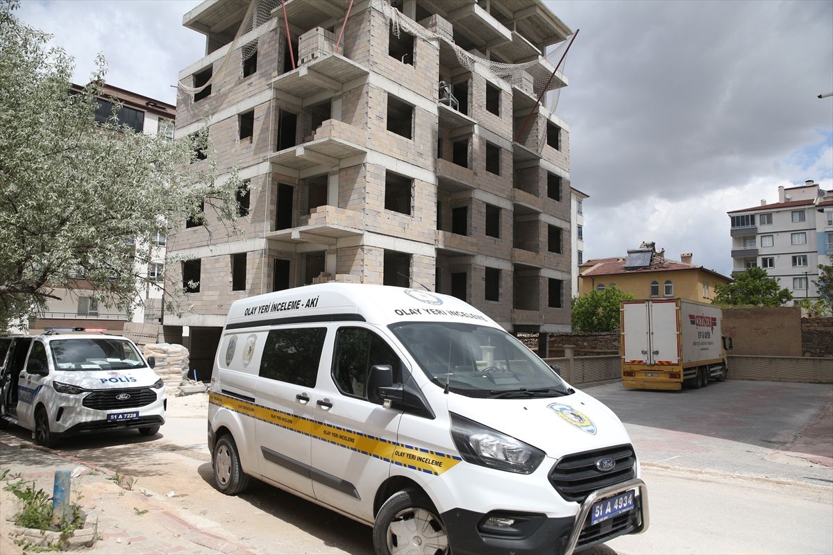 Niğde'de inşaatın 4. katından düşen işçi ağır yaralandı