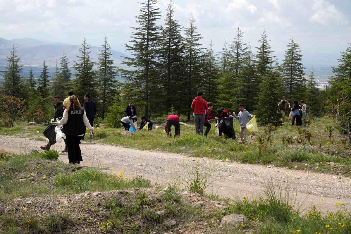 Niğde'de 'Orman Benim' Etkinliğiyle Çevre Temizliği ve Farkındalık