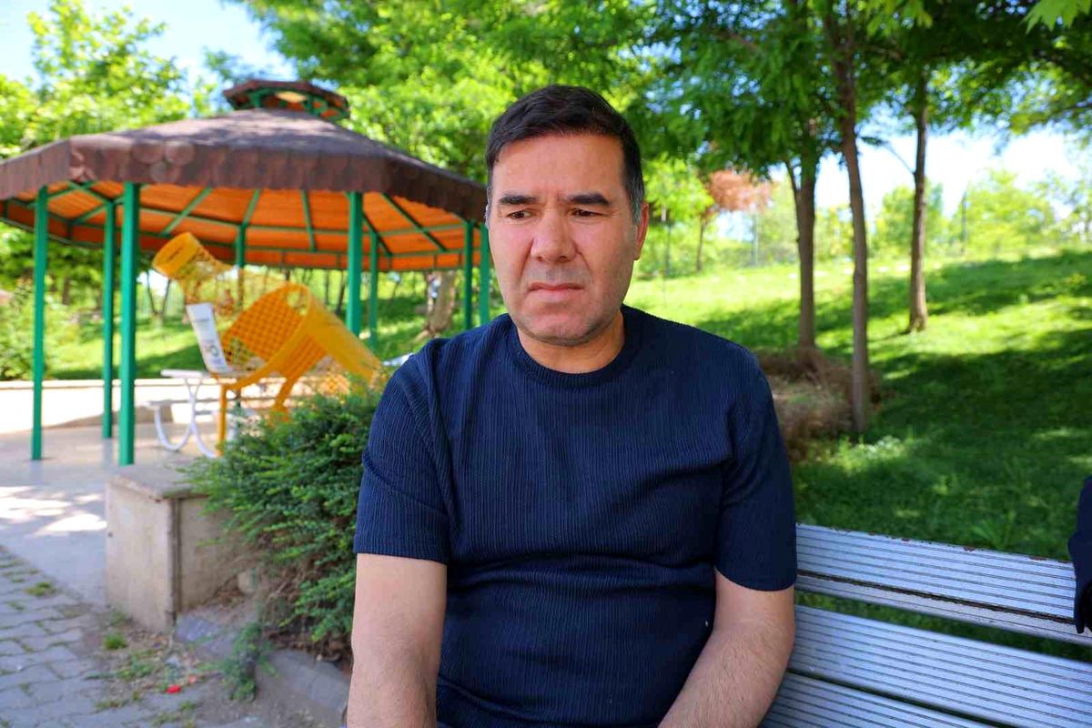 Okul saldırısında ağır yaralanan Mustafa'nın babası, "Elinden tutup eve götürmeyi düşünüyoruz"