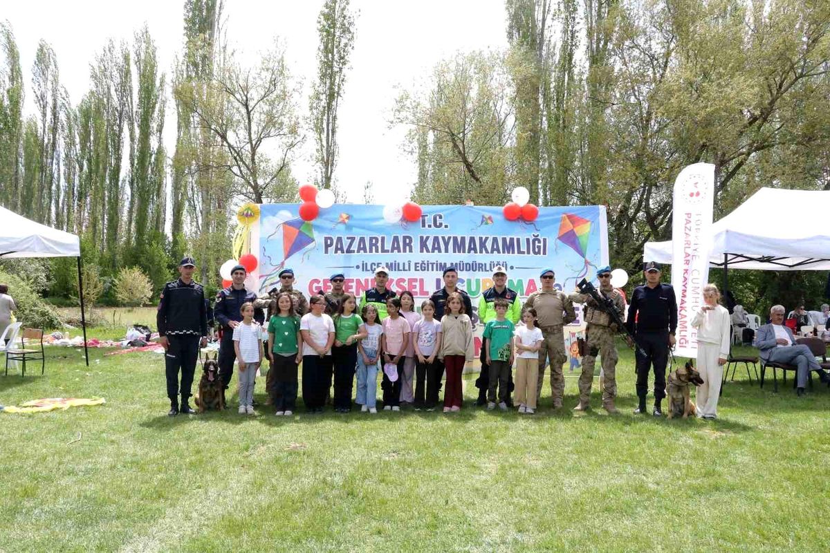Pazarlar'da geleneksel uçurtma şenliği