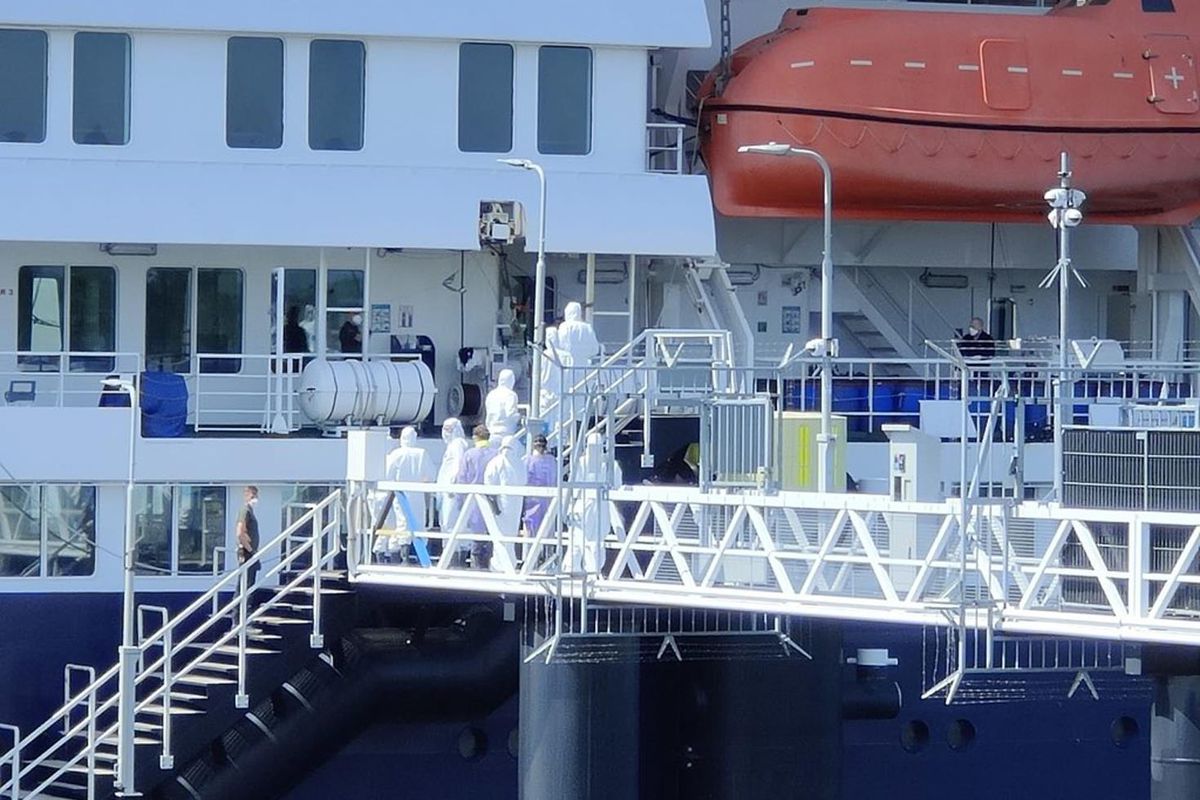 Rotterdam’a ulaşan ölüm gemisi dezenfekte edilmeye başlandı