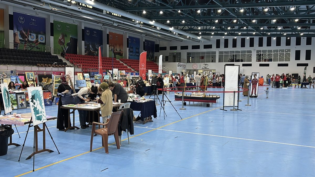 Samsun'da, Gençlik Haftası kapsamında 'Gençlik Merkezleri ve Öğrenci Yurtları El Sanatları Sergisi' düzenlendi