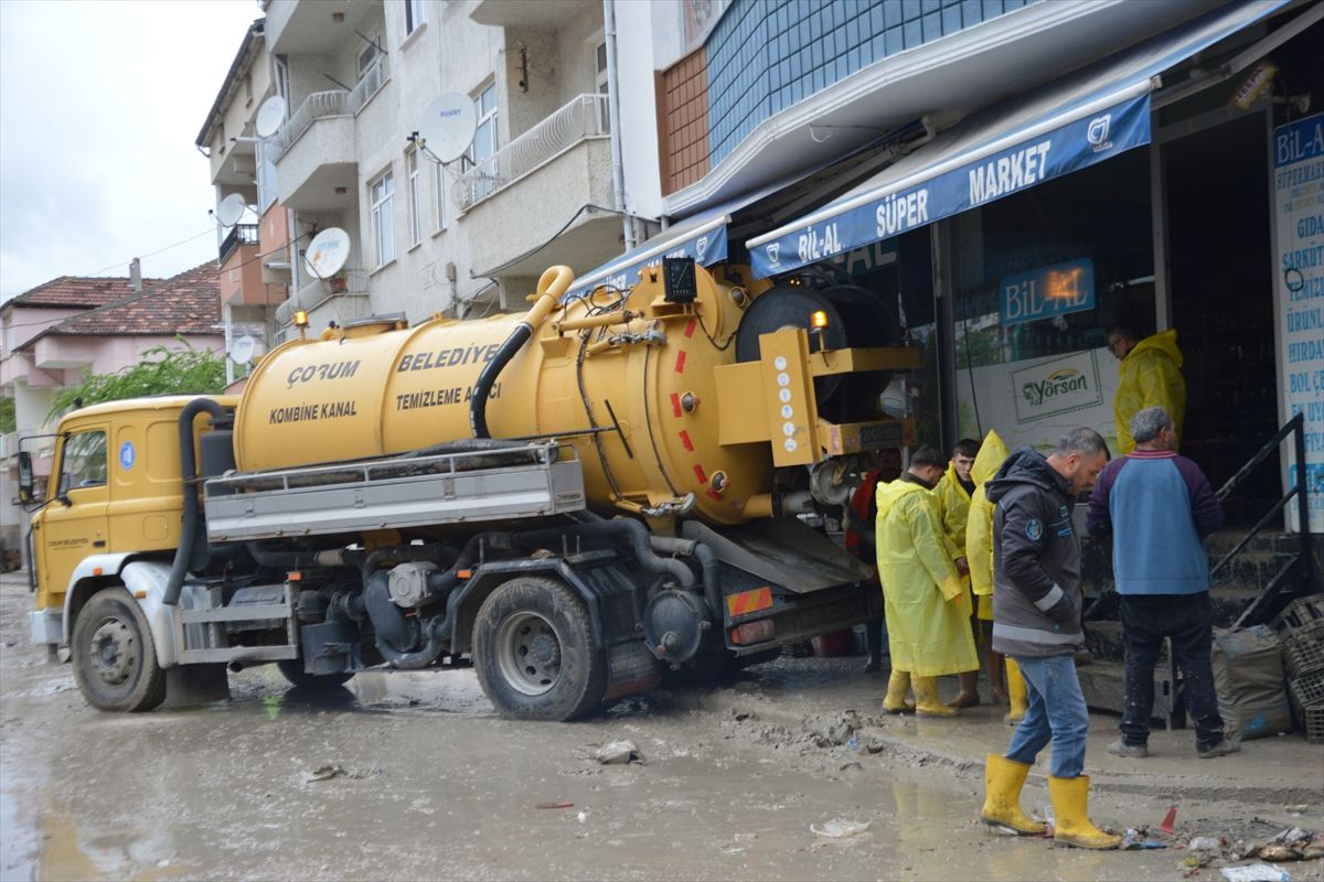 Samsun'un Havza ilçesinde selin ardından temizlik çalışmaları sürüyor