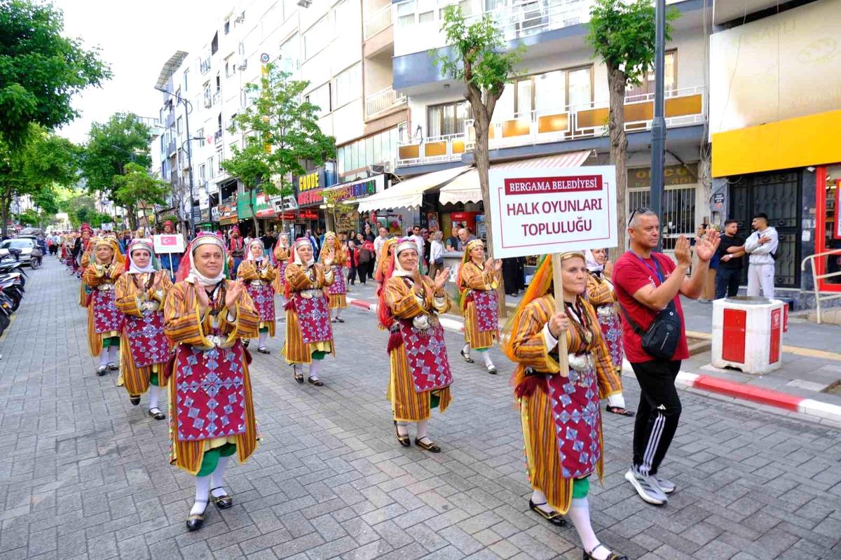 Soma'da Zeybek Festivali yoğun ilgi gördü