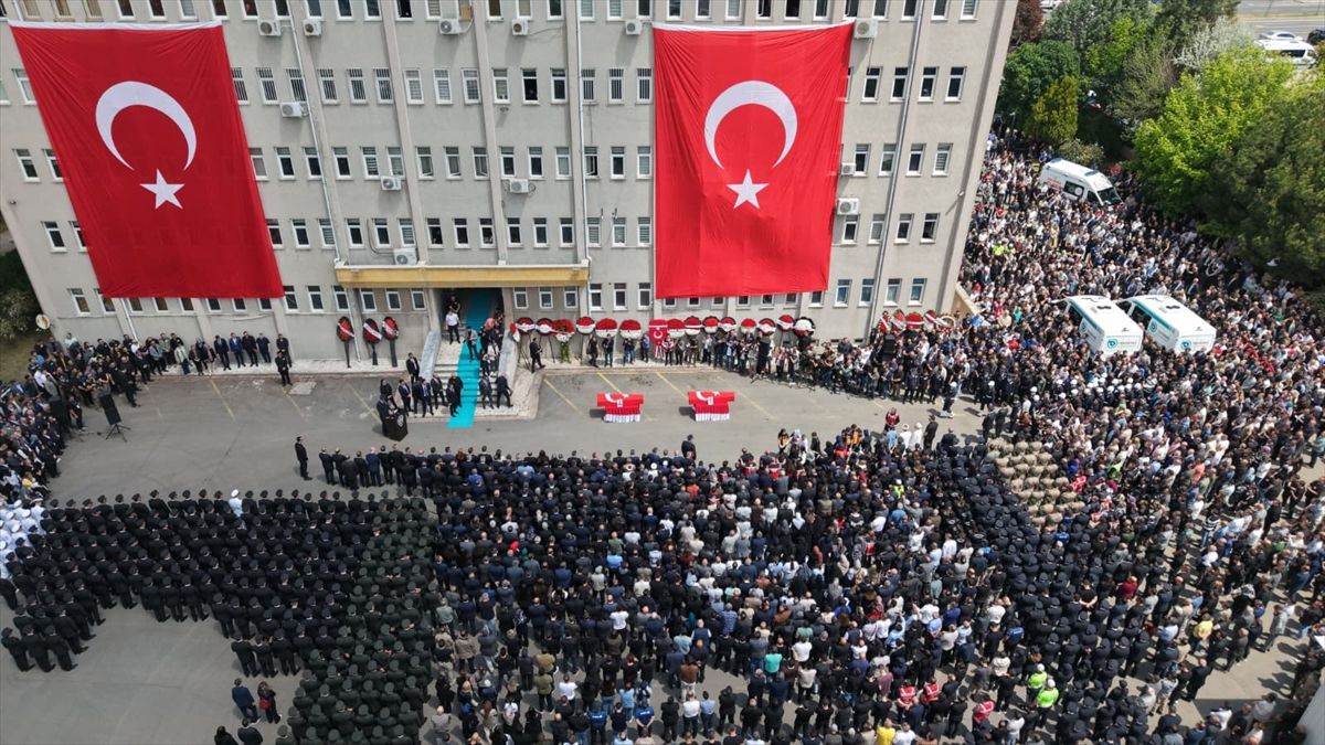 Çorlu'daki şehit polisler son yolculuğuna uğurlandı