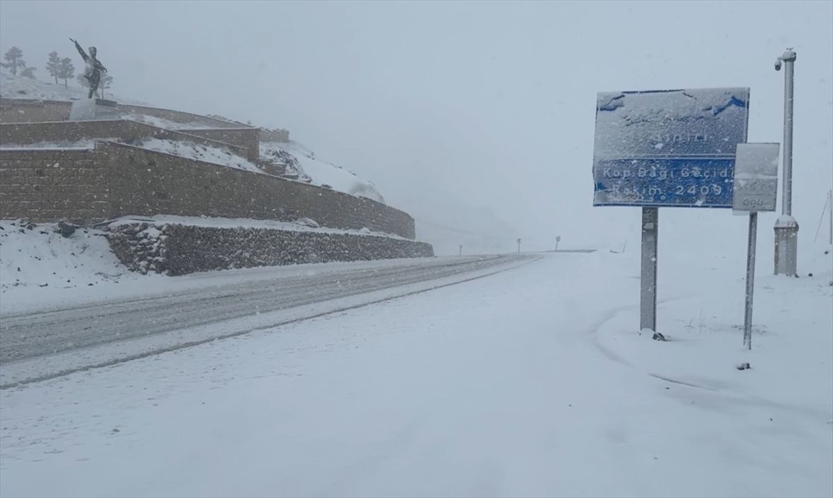 Trabzon ve çevre illerin yüksek kesimlerinde kar yağışı etkili oldu