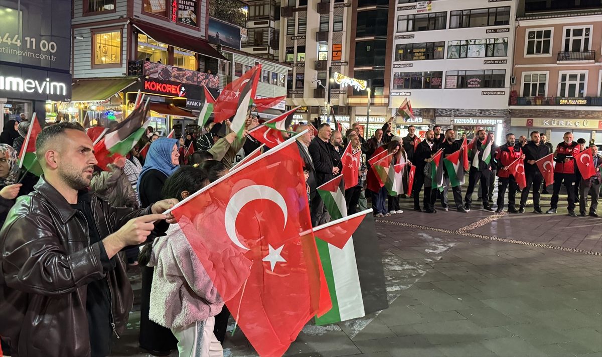 Trabzon ve Rize'de İsrail güçlerinin Küresel Sumud Filosu'na saldırısına tepki gösterildi