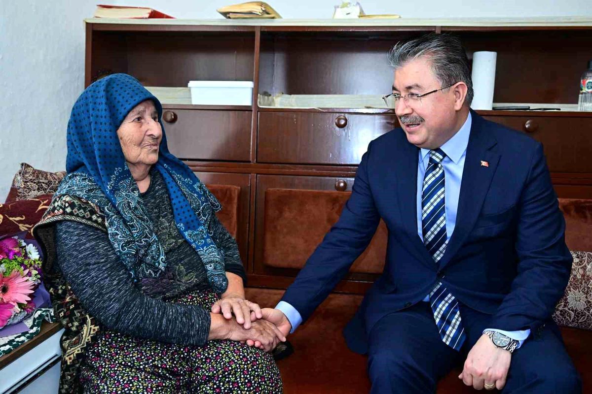 Vali Yılmaz'dan Ayşe teyzeye anlamlı ziyaret